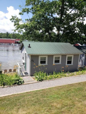 Lakefront Cottage on Beautiful Lake Winnipesaukee